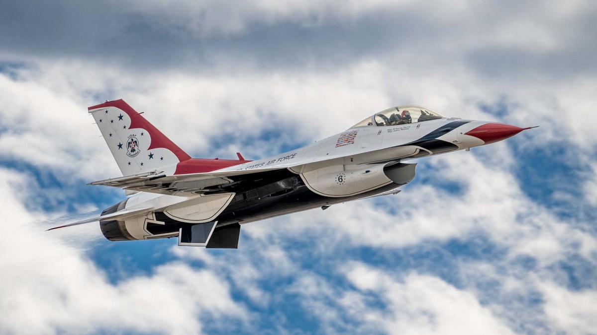 Thunderbirds F-16C Fighting Falcon Crashes in California